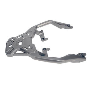 Fabrieks-OEM aluminium spuitgiet motorfiets bagagerek achterframe, zilveren motorfiets zadelkussenbeugel motoronderdelen - Product Image 1