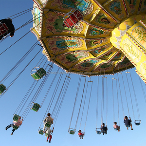Chaise volante personnalisée pour l'extérieur Équipement d'amusement avec la fibre de verre et la construction en acier 16 sièges pour un usage commercial - Product Image 5