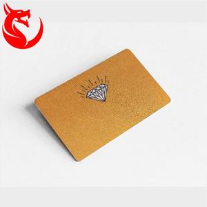 Carte magnétique personnalisée VIP en PVC avec finitions métalliques or et argent et impression sérigraphique - Product Image 3