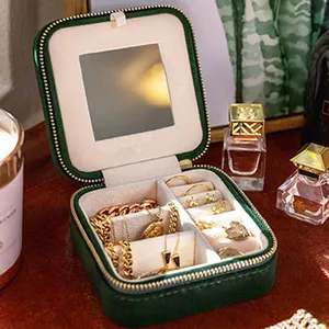 Scatola di immagazzinaggio dei gioielli della collana degli orecchini del contenitore di gioielli quadrato portatile di viaggio del velluto verde di vendita caldo