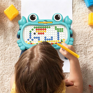 Lavagna Magnetica EPT per Bambini a Forma di Granchio, Giocattolo Educativo con Penna Magnetica e Gambe Staccabili - Product Image 2
