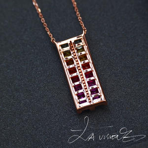 คันทราทักต์ซีรีส์ 925 จี้เงินฝังคอรันดัมสังเคราะห์สีขาวแซฟไฟร์สำหรับทุกเพศ - Product Image 4