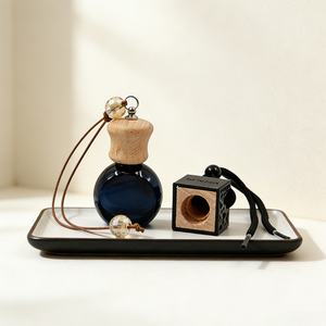 ขวดน้ำหอมแขวนในรถยนต์แบบเติมได้ ขนาด 5 มล./8 มล./10 มล. ดีไซน์หรูหราไม่ซ้ำใคร ทำจากแก้ว พร้อมฝาไม้ - Product Image 1