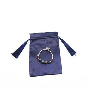 Vente en gros de petites pochettes à cordon en satin écologiques avec logo personnalisé imprimé pour bijoux et emballages cadeaux - Product Image 1