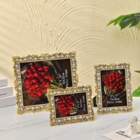Marco de Fotos de Resina con Perlas y Diamantes de Imitación de Lujo al por Mayor, Marco de Fotos Dorado Europeo para Decoración de Mesa de Boda, 4x6, 5x7, 8x10