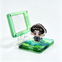 Support publicitaire créatif pliable en acrylique, design mini-valise, personnages de dessin animé personnalisés, impression UV, promotionnel