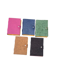 Carnet fait main en cuir gaufré avec bouton tactile, couverture rigide, fermoir, motif floral, fil aquarelle, cadeau vintage, bordure festonnée - Product Image 6