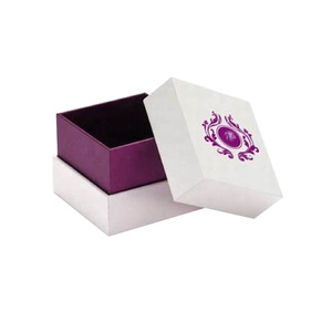 Boîte cadeau de luxe personnalisée en carton recyclé pour flacon de parfum, avec gaufrage, revêtement UV et doublure en éponge - Product Image 6