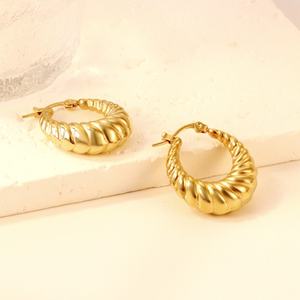 Pendientes de Aro Geométricos Grandes y Brillantes de Acero Inoxidable con Baño de Oro de 18K para Mujer - Product Image 1