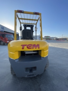 מכירה חמה של מלגזה דיזל משומשת מדגם FD35Z5 של <span class=keywords><strong>TCM</strong></span>, קיבולת 3500 ק\"ג, גובה הרמה 5000 מ\"מ, מנוע בעירה פנימית יעיל ונייד. - Product Image 2