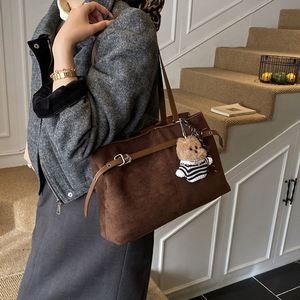 Sac fourre-tout vintage en cuir PU avec boucle, grande capacité, pour femme, sac à bandoulière de bureau, vente en gros personnalisée - Product Image 2