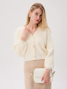 2026 Atacado Suéter Feminino Macio, Aconchegante e Fofo, Tricô Chique com Decote em V e Pele Sintética, Cardigã Elegante Abotoado de Manga Longa Cropped Felpudo - Product Image 4