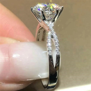 Anello Nuziale Classico a Sei Punte con Micro Pavé per Donne, Elegante Gioiello di Lusso per le Dita - Product Image 2