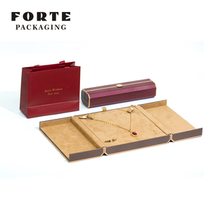FORTE - Caja de Joyería Cuadrada de Piel Sintética Roja Hecha a Mano con Logotipo Personalizado y Forro de Terciopelo para Anillos, Pulseras, Colgantes y Collares - Product Image 4
