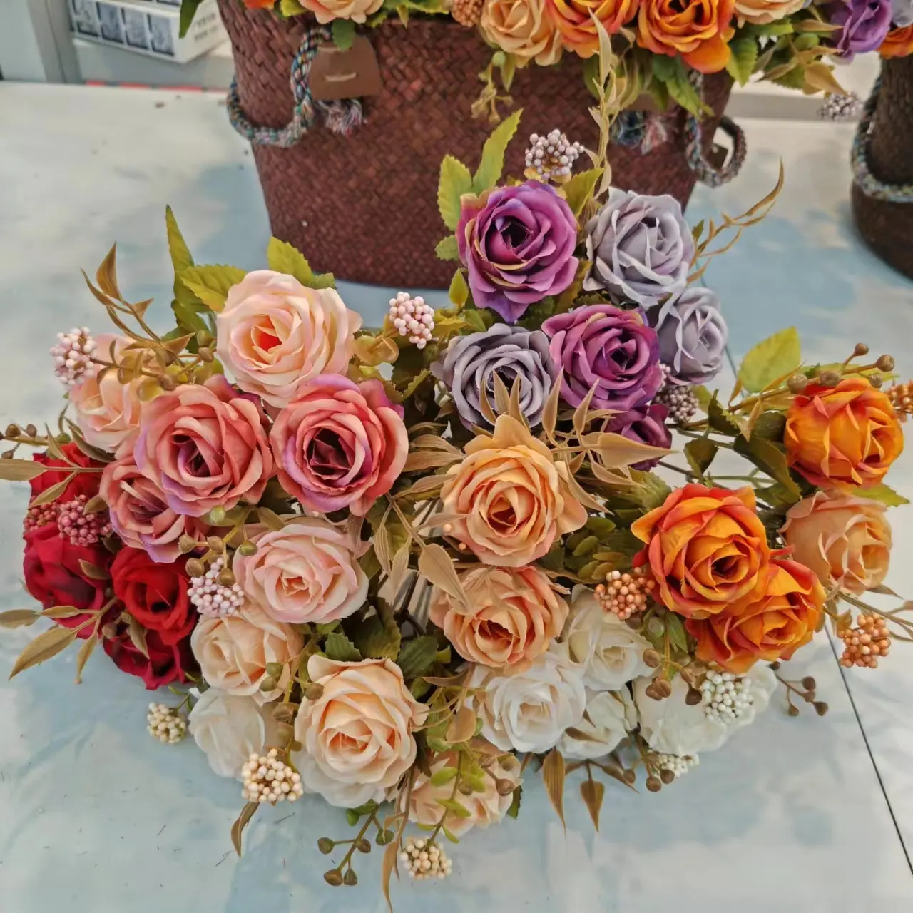 Großhandel dekorative künstliche Seidenrosen-Blumensträuße Kunststoff Hochzeit und Valentinstag Dekoration