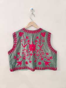 Chaleco Suzani de Terciopelo Vintage, Bordado Artesanal, Estilo Boho Chic, Chaleco para Festivales para Mujer, Chaqueta Suzani, Regalo para Ella - Product Image 5