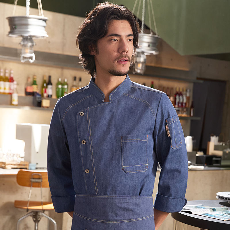 เสื้อแขนยาวสีน้ำเงิน