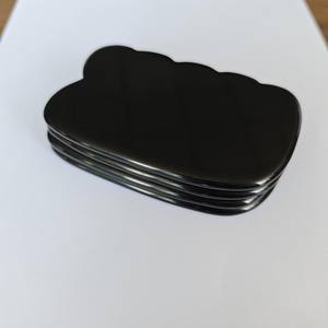 Planche de massage Gua Sha en obsidienne noire en forme de peigne pour le visage - Product Image 1