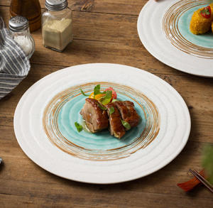 Plato de Cerámica Rústico con Patrón en Espiral, Plato Redondo para Servir Platos Principales, Postres, para el Hogar, Restaurantes, Catering, Fiestas y Uso Diario - Product Image 3