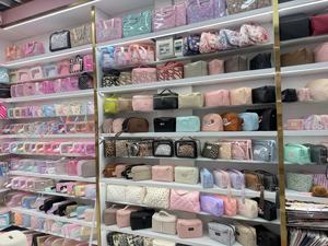 กระเป๋าเครื่องสำอางแบบซิป ลายทาง  วัสดุโพลีเอสเตอร์รักษ์โลก กันน้ำ  ใช้ซ้ำได้  ลายเคลือบใส  สำหรับใส่เครื่องเขียน - Product Image 6