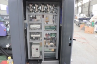 Routeur CNC 3D ATC 4 axes 1325 haute précision avec broche 9,0 kW, moteur à engrenages Mach3 et pompe pour meubles, portes, armoires et bois