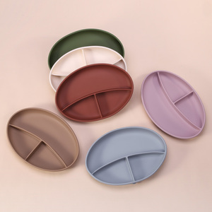Ensemble de vaisselle en silicone multicolore écologique sans BPA, anti-fuite, pour bébé, avec gobelet, bol et bavoirs - Product Image 2