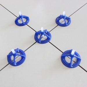 Système de nivellement de carreaux auto-adhésif en plastique Sunsbuild, durable, pour l'installation de carreaux de sol dans les salons résidentiels - Product Image 5