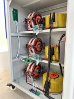 Stabilisateur de tension triphasé SVC/TNS-80KVA 75KVA 60KVA XINJIN pour hôtel et bâtiment commercial