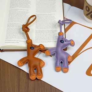 Encantador Llavero de Cuero con Diseño de Oso de Dibujos Animados, Suave y Ligero, Ideal como Regalo para Niñas y Niños - Product Image 3