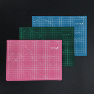 Tapis de découpe A4 en PVC, format A4, pour la création de modèles et le travail de poterie et d'argile - Product Image 1