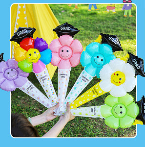 Palloncini in Foil Mini per Laurea all'Ingrosso, Bastoncini Porta Palloncini a Forma di Fiore Sorridente per la Classe del 2026, Gadget per Feste Scolastiche, Confezione Multipla - Product Image 6
