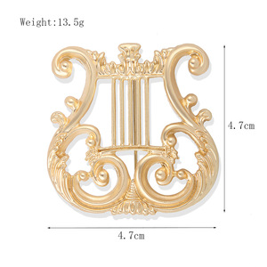 Broche <span class=keywords><strong>Harpe</strong></span> Médiévale Élégante Tridimensionnelle en Alliage Plaqué Or Mat Style Cour pour Hommes et Femmes, Accessoire de Corsage Artistique - Product Image 3