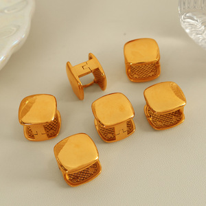 Pendientes de clip con forma de mariposa, chapados en oro de 18 quilates, de acero titanio, minimalistas, a la moda, para mujer, accesorios. - Product Image 3