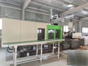 Machine de moulage par injection de bureau pour produits plastiques ménagers, fabrication de contenants alimentaires, de buses et de cuillères - Product Image 2