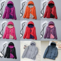 Nouvelle veste d'hiver pour femme, courte, cintrée à la taille, à capuche, en nylon, zippée, réversible, avec rembourrage en duvet de canard, légère, amincissante, design côtelé