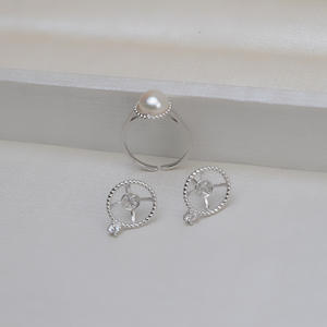 Pendientes de Plata de Ley S925 Hechos a Mano con Diseño de Cola de Sirena, con Baño de Oro de 14K, Perla de 6-9mm y Soporte de Jade 1155 - Product Image 2