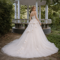 Vestido de Novia Corte A sin Tirantes con Escote Corazón, Corsé de Encaje, Adornado con Cuentas y Flores 3D, de Tul, Tallas Grandes, Estilo Princesa con Cola Capilla