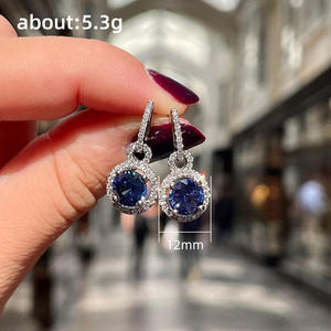 Orecchini E2016 con Diamanti Blu Zaffiro in Oro Bianco, Taglio Brillante Rotondo, Stile Classico da Sposa per Donne - Product Image 6