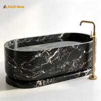 Baignoire autoportante de luxe en marbre noir et blanc, base en pierre veinée naturelle, robinet moderne en or brossé, salle de bain écologique