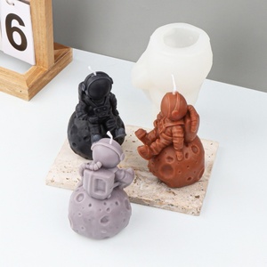 TangChu Molde de Astronauta y Luna para DIY, Adornos de Yeso para Difusor, Vela de Aromaterapia, Decoración de Escritorio, Envuelto Individualmente - Product Image 3