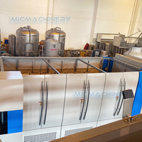 Machine de soufflage-remplissage-bouchage de blocs combinés PET à commande servo synchrone pour bouteilles en plastique de boissons et d'eau