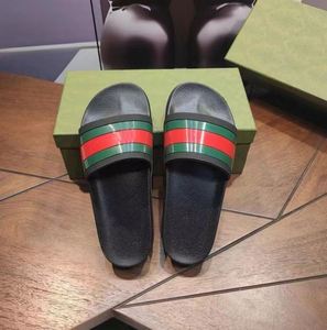 2026 En gros Claquettes d'extérieur de luxe de créateur pour hommes et femmes, tendance, imperméables, respirantes, personnalisées, avec embout en PVC et semelle intermédiaire en TPR - Product Image 2