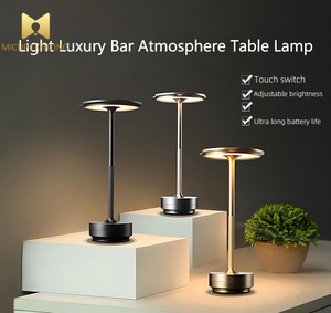 โคมไฟ LED ตั้งโต๊ะแบบชาร์จไฟได้มีช่องเ<span class=keywords><strong>สี</strong></span>ยบ USB แบบไร้สายระบบสัมผัส3<span class=keywords><strong>สี</strong></span>ดูหรูหราทันสมัย - Product Image 4