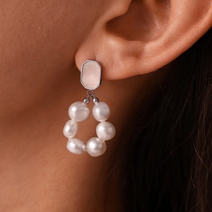 Pendientes Coreanos de Perlas con Flores para Mujer, Diseño Simple, Pendientes de Novia para Boda - Product Image 5
