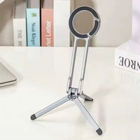 Support de téléphone portable magnétique portable, mini trépied de bureau avec poignée et mousqueton pour iPhone, idéal pour les voyages, les vlogs et le streaming en direct