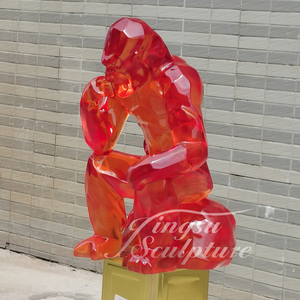 Scultura in Resina Trasparente di Grande Formato, Design Popolare per Decorazione Domestica o Pubblica - Product Image 6