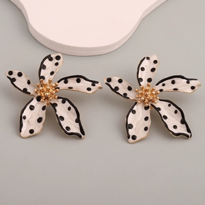 Venta caliente Maple Leaf Green Stamens Love Sun Pendientes de moda ecológicos - Product Image 2