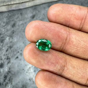 Émeraude naturelle zambienne certifiée GIA de 0,85 ct, taille ovale, pierre précieuse verte lâche pour bague, pendentif, bijoux fins - Product Image 1