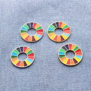 Venta al por mayor de alfileres de solapa de esmalte multicolor Objetivos de desarrollo sostenible de las Naciones Unidas Broche de hada artesanal de metal - Product Image 2