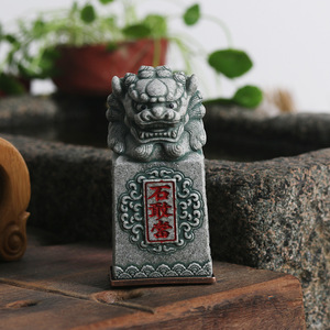 Artisanat Shigandang : Ornement en poudre de pierre du Dieu de la Porte Shigandang, saint patron de la folklore chinois, pour la décoration intérieure - Product Image 1